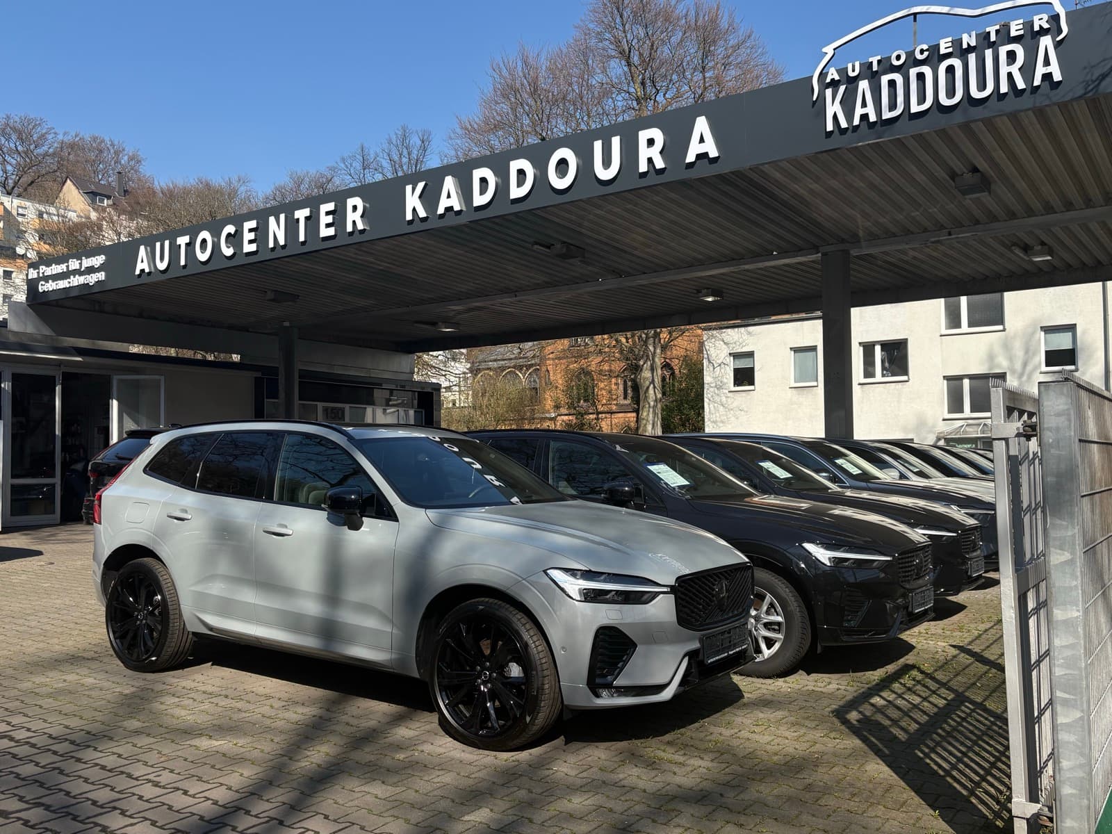 Ausstellungsbereich von Autocenter Kaddoura in Wuppertal